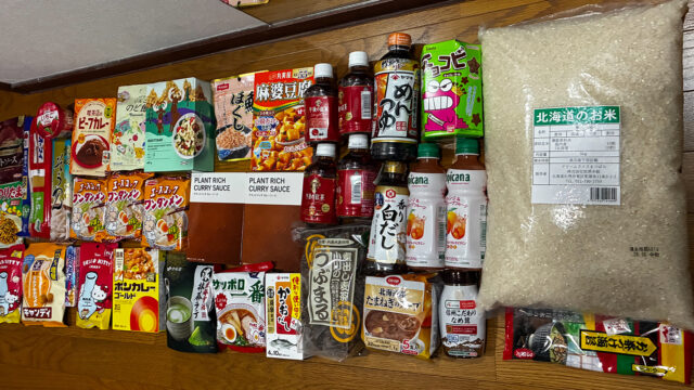 セーブ・ザ・チルドレン「子どもの食 応援ボックス」で届いた食料品一式（お米・カレー・レトルト食品・お菓子・飲料など）
